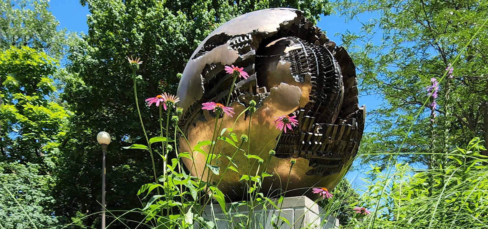 Pomodoro Globe in spring with flowers in the foreground